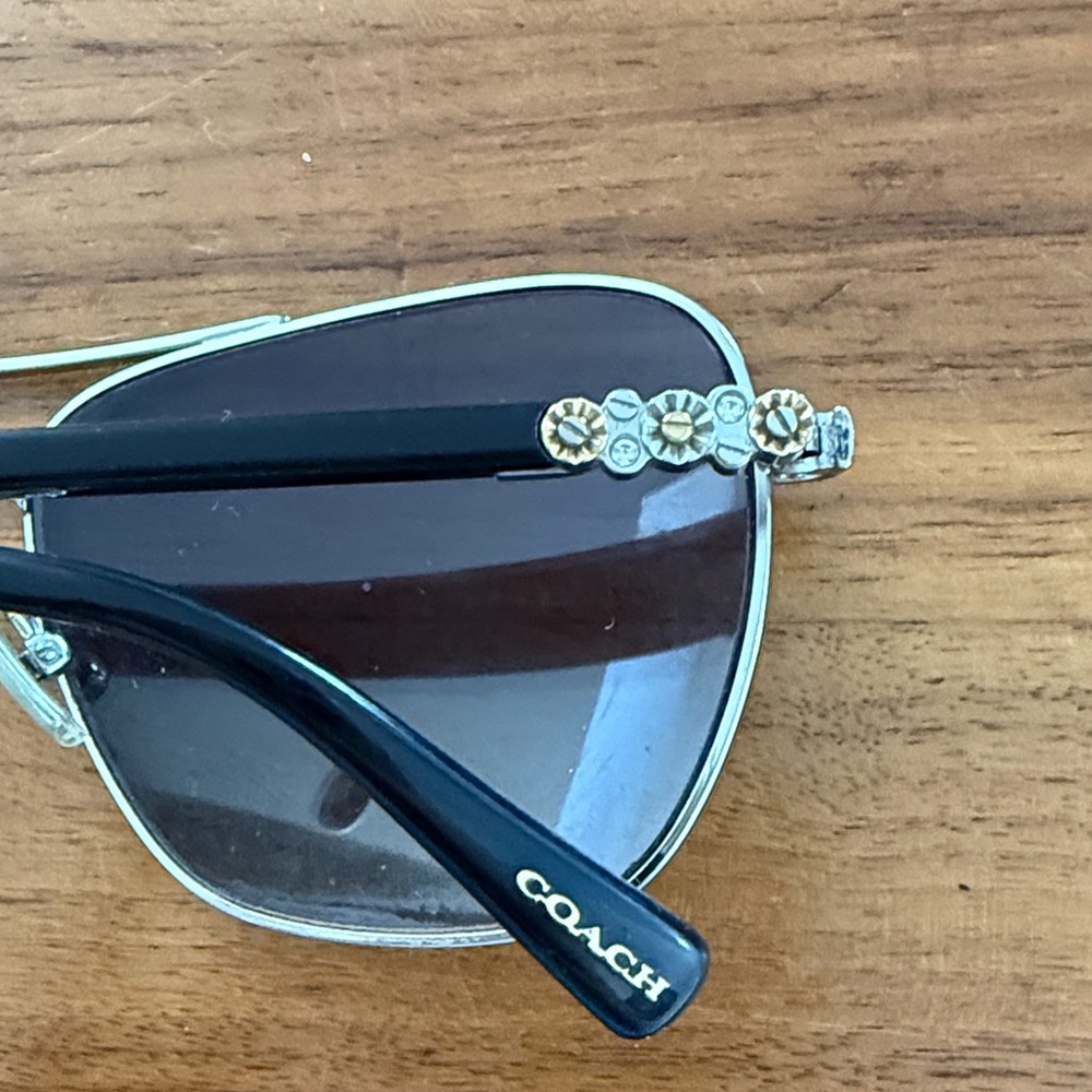 EUC coach hc 70738 pilot sunglasses - Picture 3 of 5